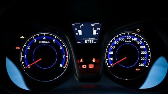 Ani na neutrál motor prudko...