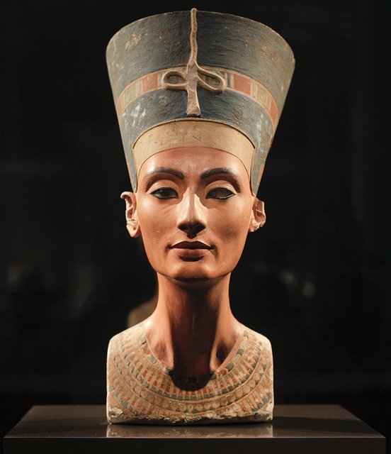 Busta kráľovnej Nefertiti