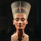 Busta kráľovnej Nefertiti