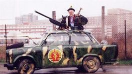 Ak ľudí prepadne ostalgia, môžu sa po Berlíne previezť 'trabitankom'