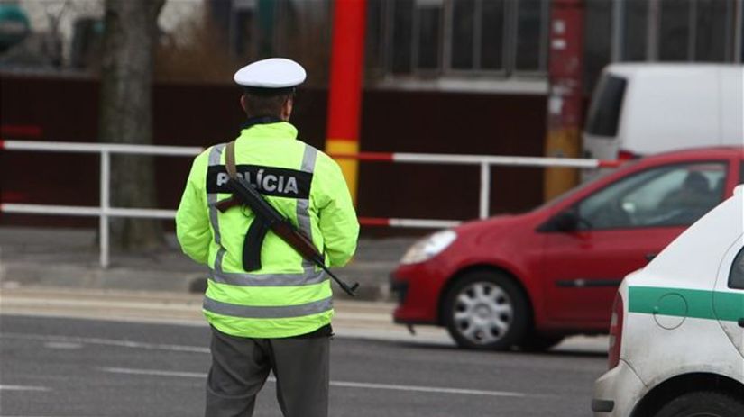 polícia, policajt, samopal