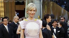 Cate Blanchett -  Oscar 2011 - červený koberec