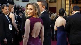 Scarlett Johansson -  Oscar 2011 - červený koberec