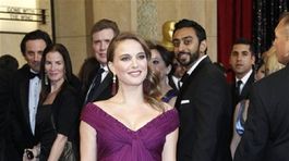 Natalie Portman - Oscar 2011 - červený koberec