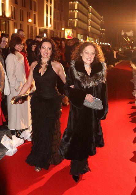 Mama s dcérou - herečka Soňa Valentová (vpravo)...