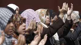 Líbya, modlenie, protesty, ženy