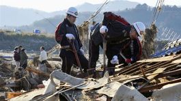 Japonsko, záchranári, zemetrasenie, budovy