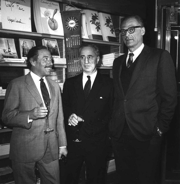Na archívnej snímke z februára 1967 americký...