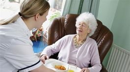 Domovy dôchodcov praskajú vo švíkoch, zlepšenie v nedohľadne