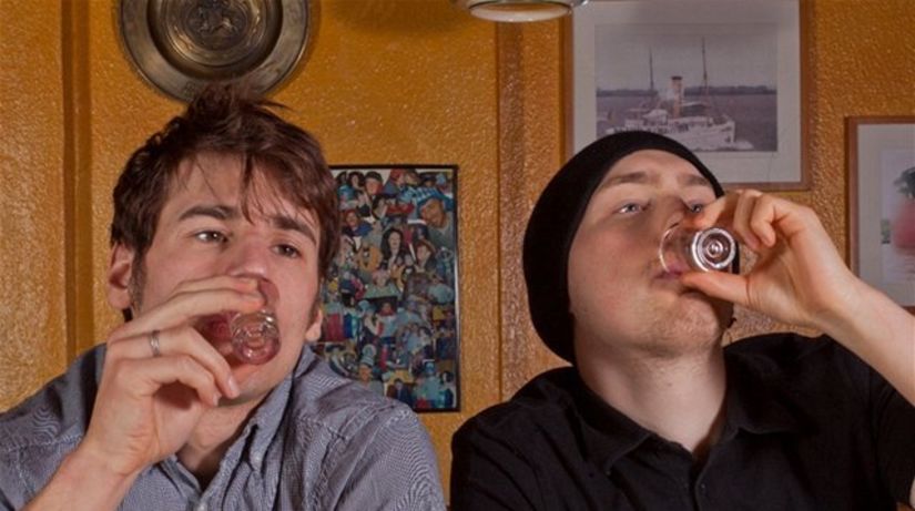 mládež, pitie, alkohol, krčma, chľast, drink,...