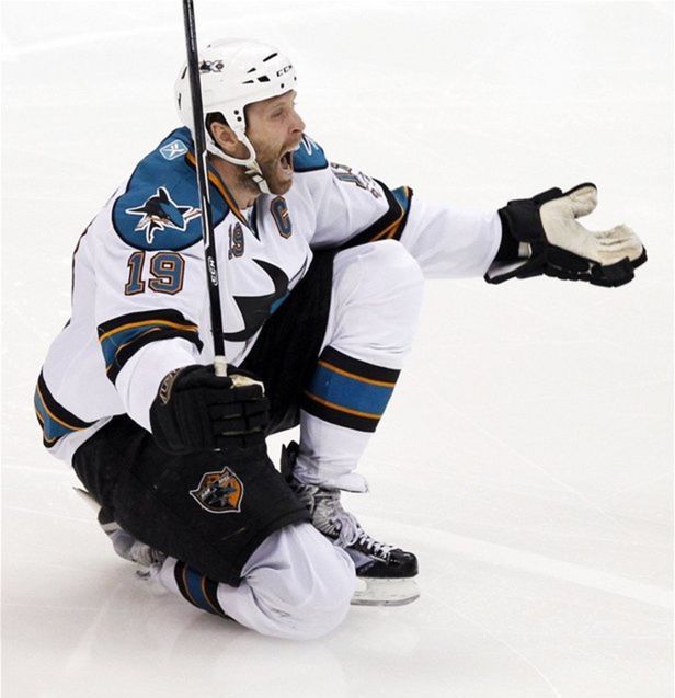 Joe Thornton sa pred týždňom v drese Davosu...