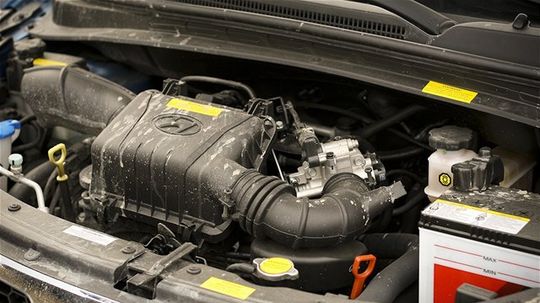 Motor silu má, len ju rozpúšťa v oleji...