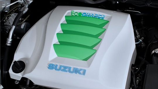 Benzínovému dvojlitru pomáha malý elektromotor.