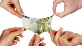 Čoraz viac ľudí zaplatí za úspory v bankách