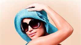 Slnečné okuliare chránia oko aj pred zákalom