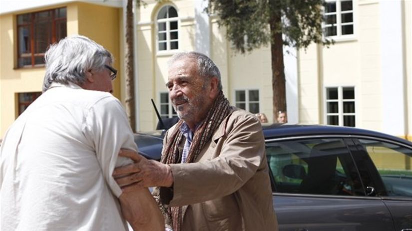 Viceprezident Art Film Festu Peter Hledík víta...