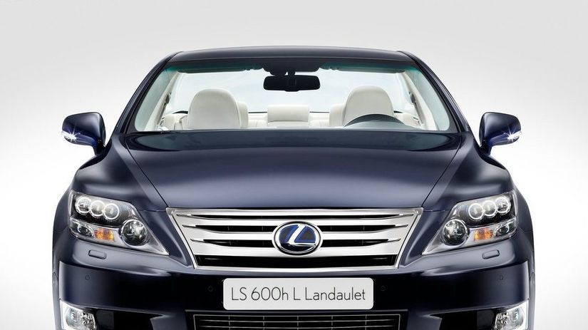 Celú svadbu by mal Lexus zvládnuť na elektrický...