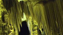 Poslední jaskynní ľudia žijú v Číne. Budú mať lanovku, no čo s kozami a kurami?