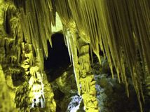 jaskyňa, kvaple, stalaktity, stalagmity, stalagnáty, podzemie