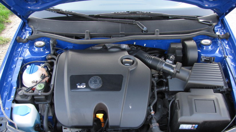 Úhľadný kryt prezrádzal objem 1,6 l.