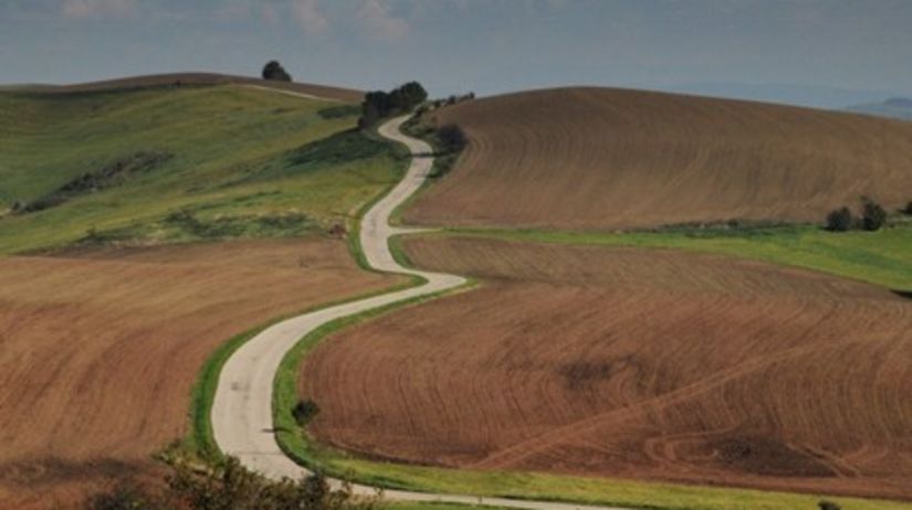 Krásna "hadia" cesta na kopaniciach.