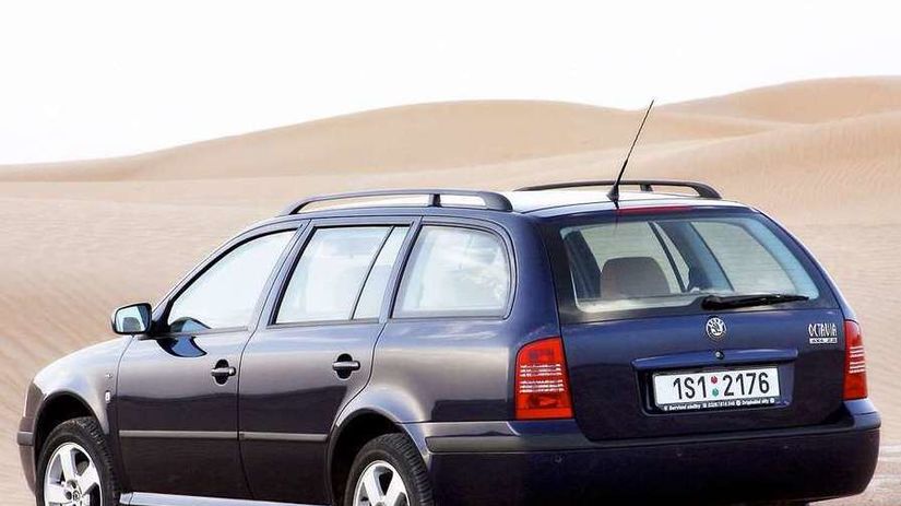 Verzie s pohonom 4x4 mali vyššiu svetlú výšku....