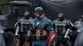 Chris Evans hrá Kapitána Amerika vo filme Captain America: Prvý Avenger, ktorý bude mať slovenskú premiéru 4. augusta