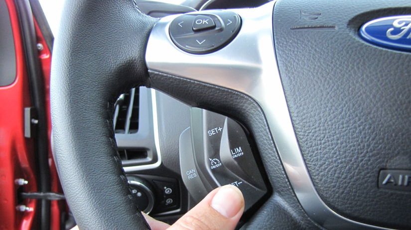 Ford dokázal na volant umiestniť až 21 tlačidiel.