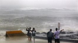 hurikán Irene, vlny, počasie