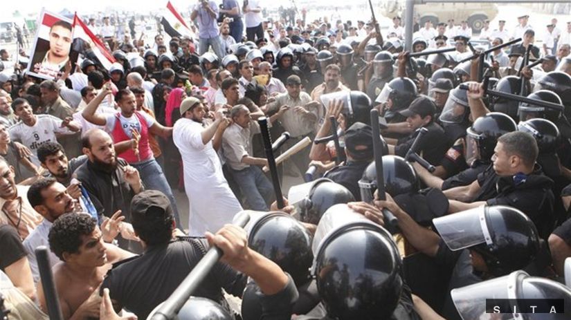 Mubarak, súd, protest