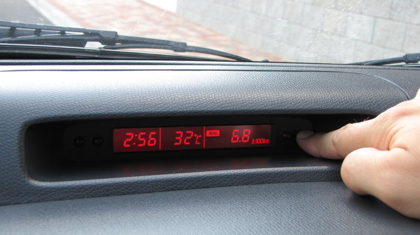 Za takéto ovládanie palubného počítača by mal...