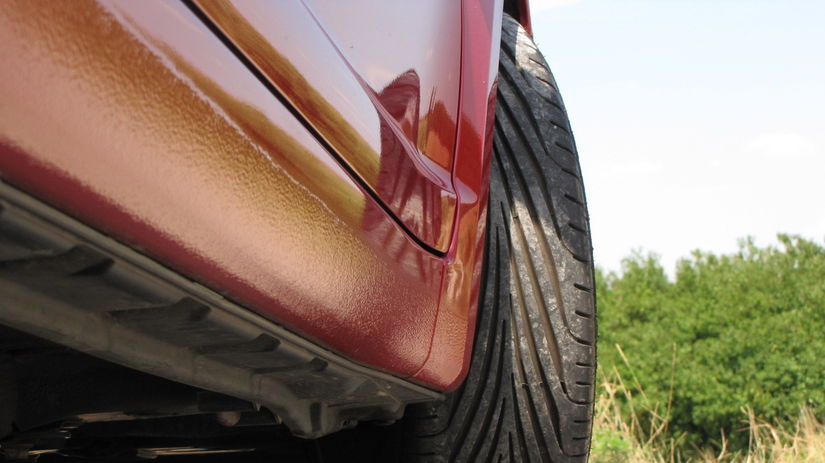 Goodyear Eagle F1 držia najmä na vode,...