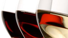 Prečo ženy dávajú prednosť bielemu vínu?