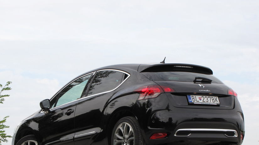 Napriek väčšej svetlej výške je auto v...