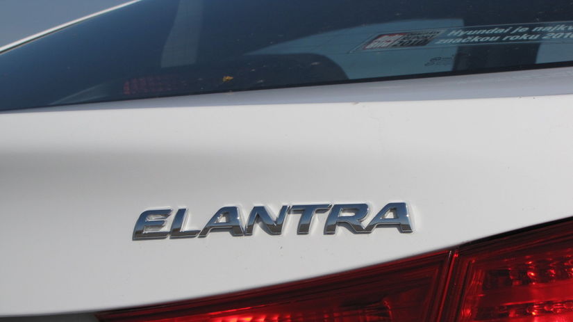 Elantra je dostupná s jediným motorom. Vyberať...