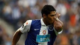 Čínske kluby vlani minuli za posily 451 miliónov dolárov