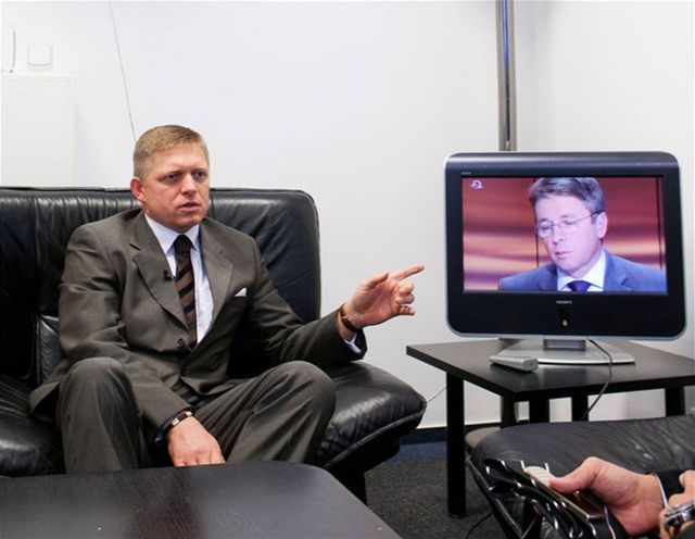 Šéf Smeru Robert Fico čaká v televízii Markíza,...