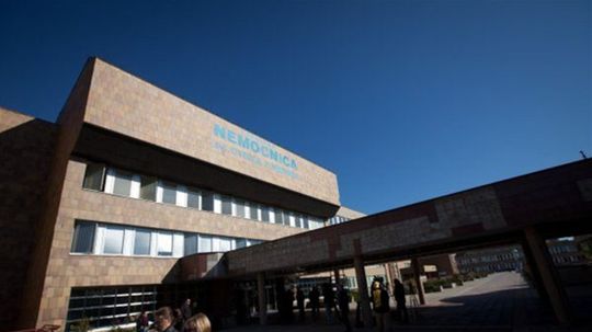 Po smrti pacientky sa strhol spor o hygienu v nemocnici. Úrad hovorí o závažných zisteniach, UNB sa bráni