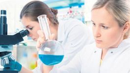 Vedecké objavy 2019: Existuje univerzálna krvná skupina a čo prezradí klamárov?