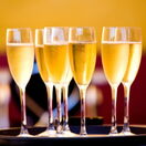 Anketa: Pitie detského šampanského na rodinných oslavách. Ste za či proti?