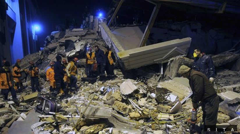 Turecko, zemetrasenie, záchranári