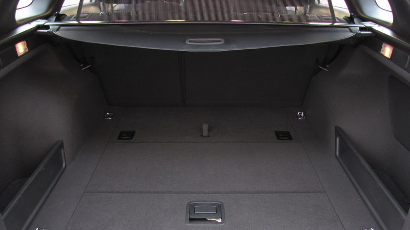 Hyundai i40 bojuje aj obrovským kufrom.