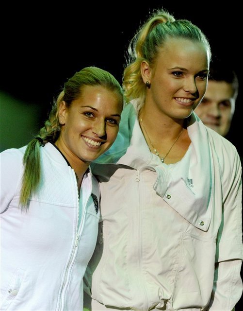 Dominika Cibulková a Caroline Wozniacka pózujú...