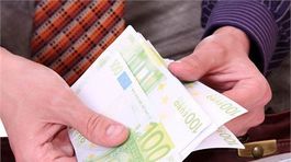 Priemerná mzda na Slovensku vlani stúpla na 883 eur