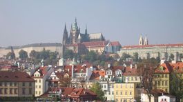 Muž v Prahe utekal pred revízormi do tunela metra