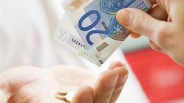 Reálne mzdy rastú v takmer všetkých odvetviach