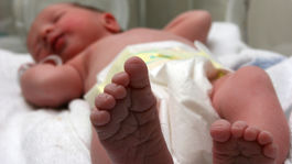 V lietadle prišiel na svet chlapček. Aké má v rodnom liste miesto narodenia?