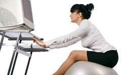 Zamestnanie striedajú najmä ľudia do 44 rokov