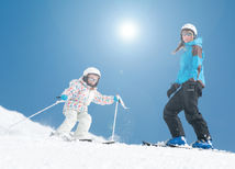 lyžovačka, lyže, zima, svah, prilba, lyžovanie