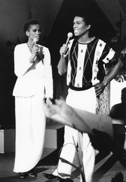 Speváčka Whitney Houston s Jermainom Jacksonom...